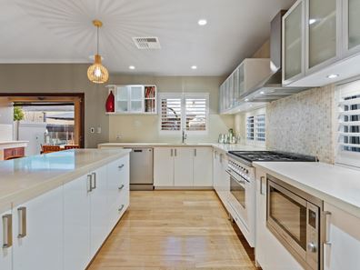 27 Wright Cres, Bayswater WA 6053