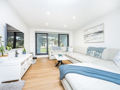 608 Beach Road, Hamersley WA 6022