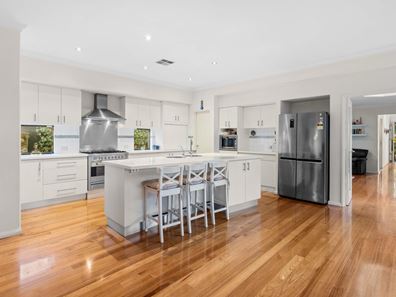 13 Crowley Vista, Salter Point WA 6152