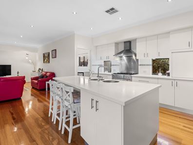 13 Crowley Vista, Salter Point WA 6152