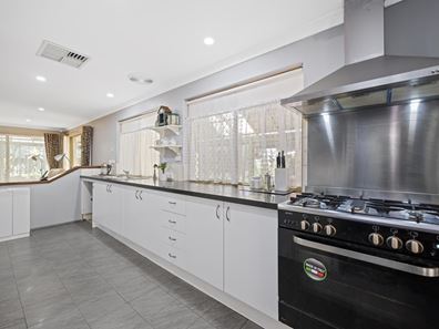 5 Salween Place, Greenfields WA 6210