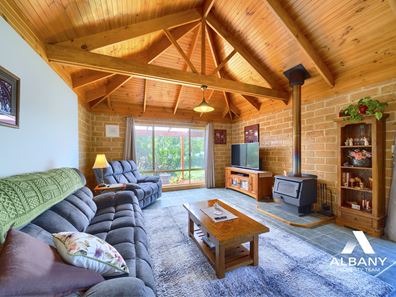 18 George Street, Little Grove WA 6330