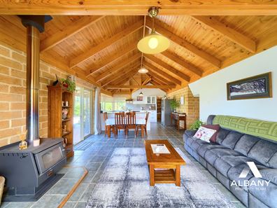 18 George Street, Little Grove WA 6330