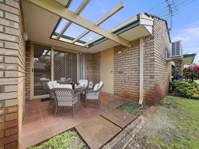 61/80-82 Henley St, Como WA 6152