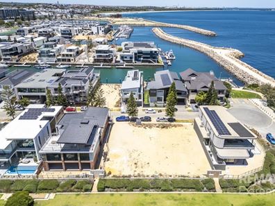32 Chelydra Point, North Coogee WA 6163