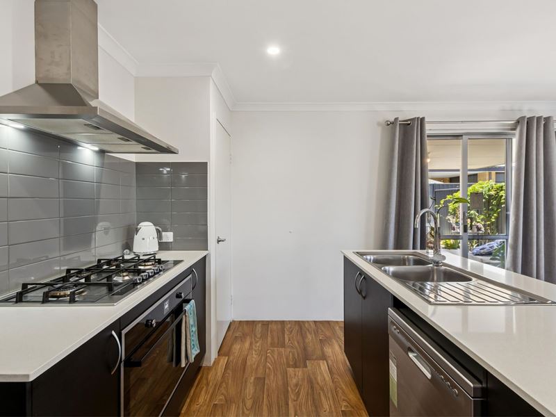 4 HORNSEA ROAD, Aveley