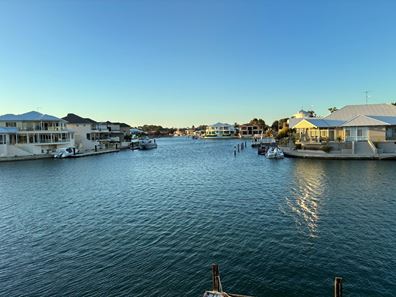 5 Amity Cove, Halls Head WA 6210