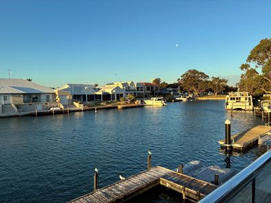 5 Amity Cove, Halls Head WA 6210