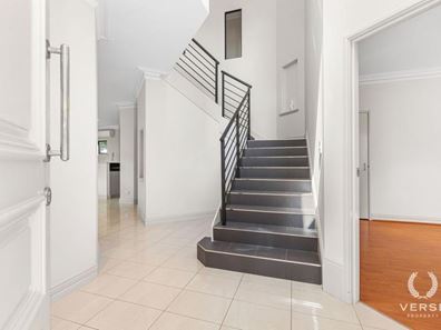 2/11 Saunders Street, Como WA 6152
