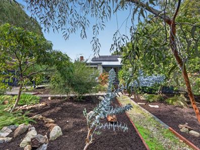 16 Cowcher Way West, Medina WA 6167