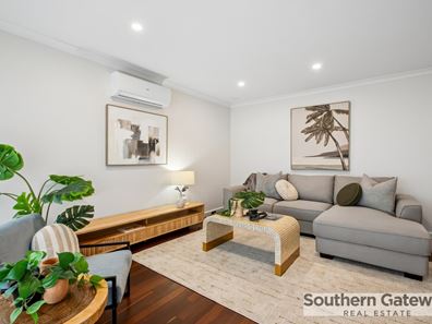 18 Woodley Way, Parmelia WA 6167