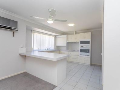 14 Everlasting Retreat, Halls Head WA 6210