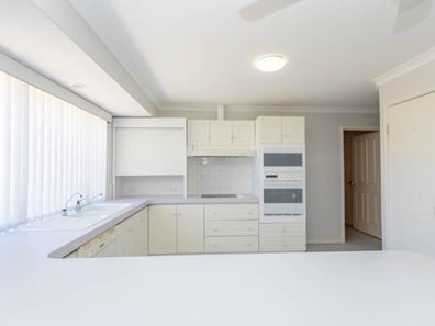 14 Everlasting Retreat, Halls Head WA 6210
