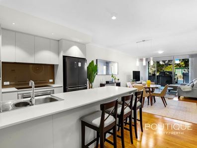 6/2 Burvill Drive, Floreat WA 6014