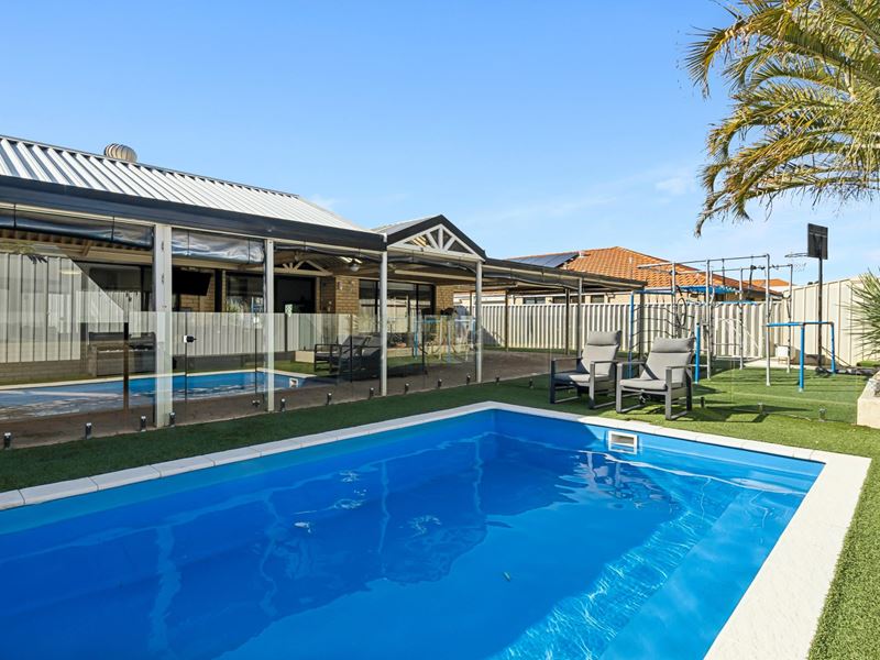 6 Currawong Court, Bennett Springs WA 6063
