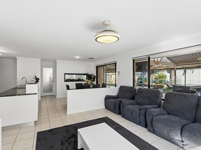 6 Currawong Court, Bennett Springs WA 6063