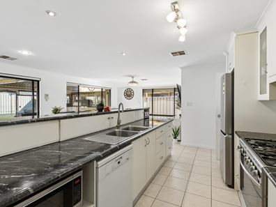 6 Currawong Court, Bennett Springs WA 6063