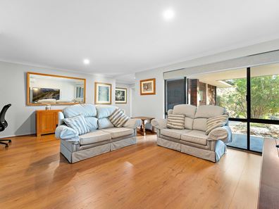22 Watsonia Road, Gooseberry Hill WA 6076