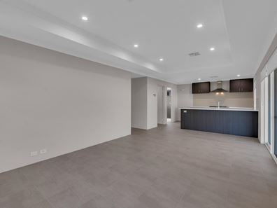 8 Scarlet Road, Kwinana Town Centre WA 6167
