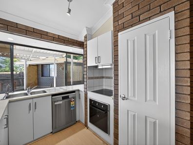 4 Opal Dr, Edgewater WA 6027