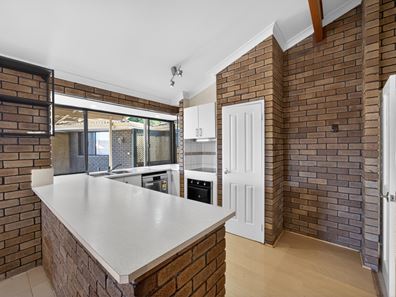 4 Opal Dr, Edgewater WA 6027
