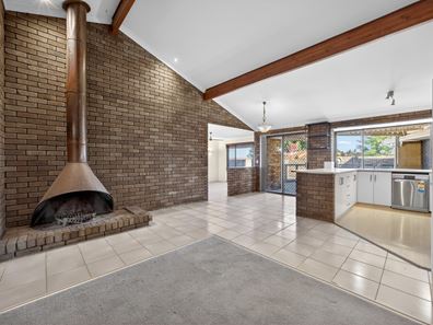 4 Opal Dr, Edgewater WA 6027