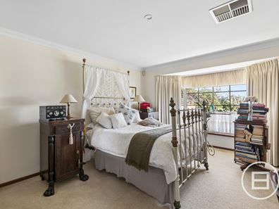 3 Greenock Gardens, Kinross WA 6028