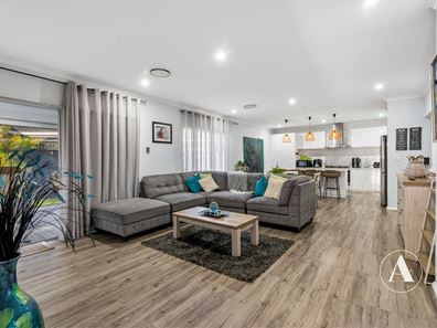 15 Grapestone Road, Piara Waters WA 6112