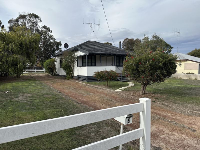 5 Andover Street, Katanning