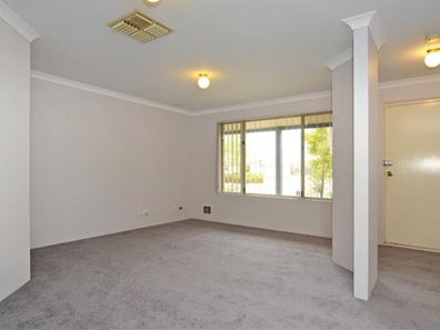 7 Courtland Crescent, Redcliffe WA 6104