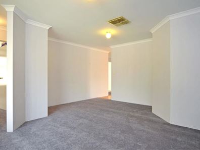 7 Courtland Crescent, Redcliffe WA 6104