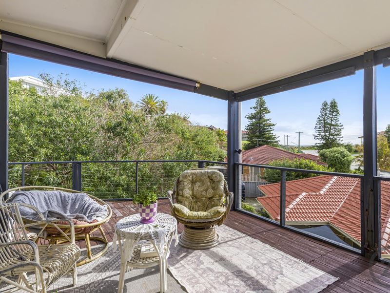 2/17 Valley Road, Halls Head