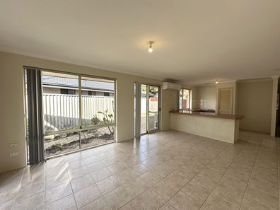 14 Round Hill Dr, Port Kennedy WA 6172