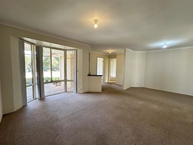 14 Round Hill Dr, Port Kennedy WA 6172