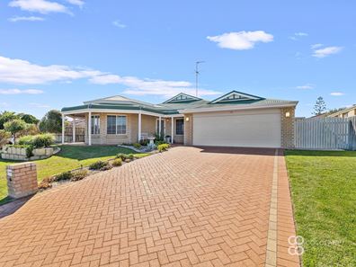16 Malibu Point, Halls Head WA 6210