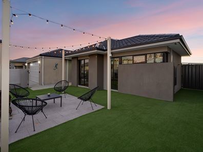 5 Dotterel Green, Jindalee WA 6036