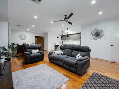 5 Dotterel Green, Jindalee WA 6036