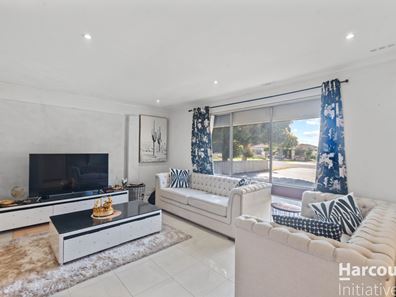 10 Connell Way, Girrawheen WA 6064