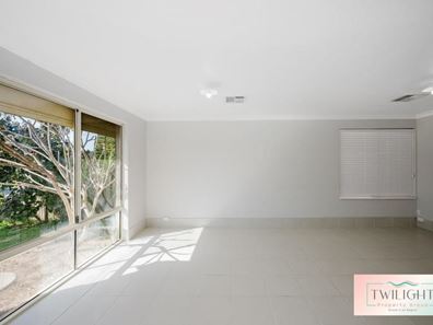 6 Ambleside Parade, Waikiki WA 6169