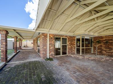 17 Chesterton Drive, Thornlie WA 6108