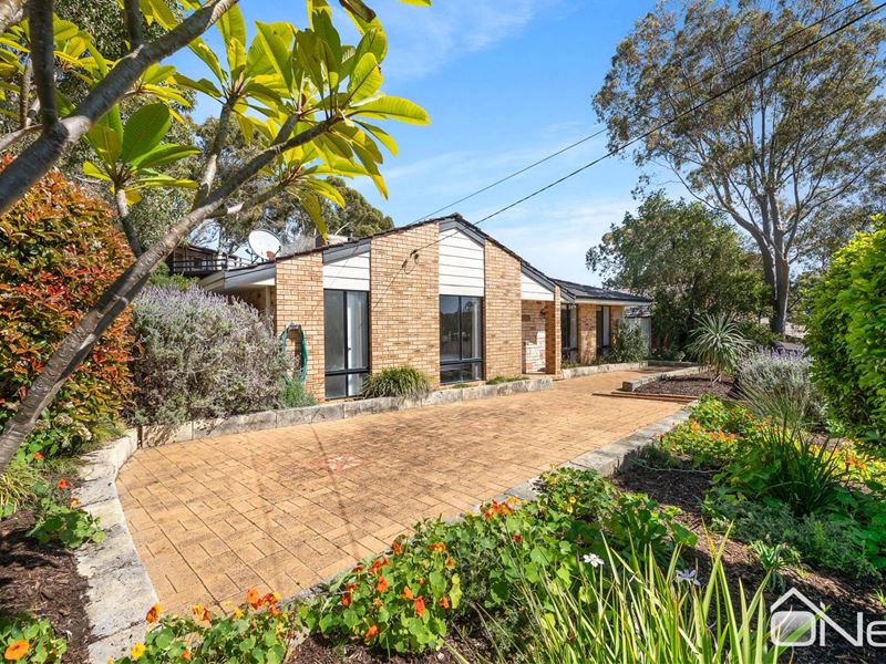 18 Amethyst Crescent, Mount Richon WA 6112