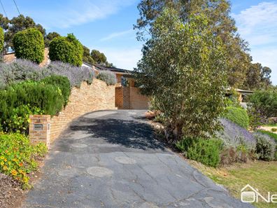 18 Amethyst Crescent, Mount Richon WA 6112