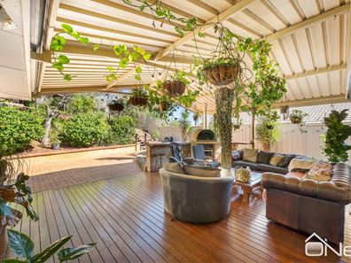 18 Amethyst Crescent, Mount Richon WA 6112