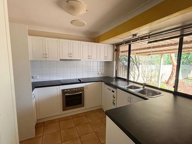 5 Littlewood Place, West Lamington WA 6430