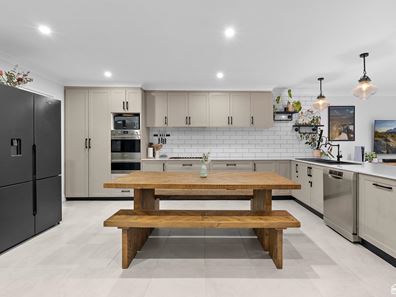 61 Ashley Drive, Kelmscott WA 6111