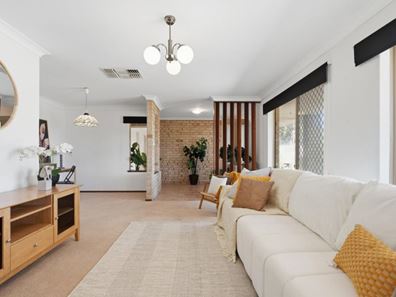 12 Doreen Street, Dudley Park WA 6210