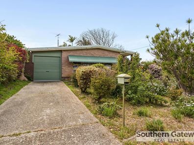 6 Barron Way, Orelia WA 6167