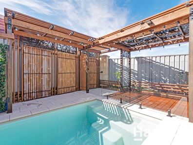 15 Malbec Court, Pearsall WA 6065