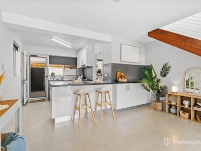 7/4-6 Gloucester Avenue, Shoalwater WA 6169