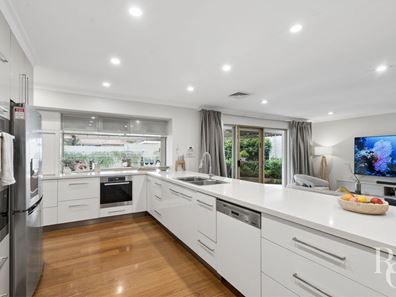 4 Grieve Close, Winthrop WA 6150